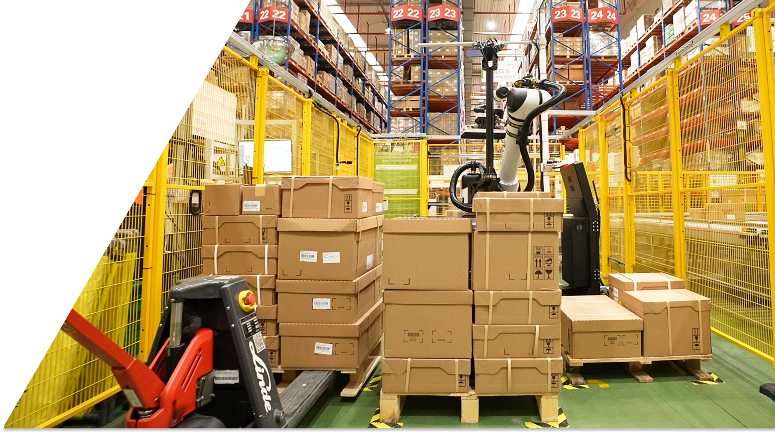 With adaptive speed control, RockyLight robot ensures safe and continuous warehouse operations