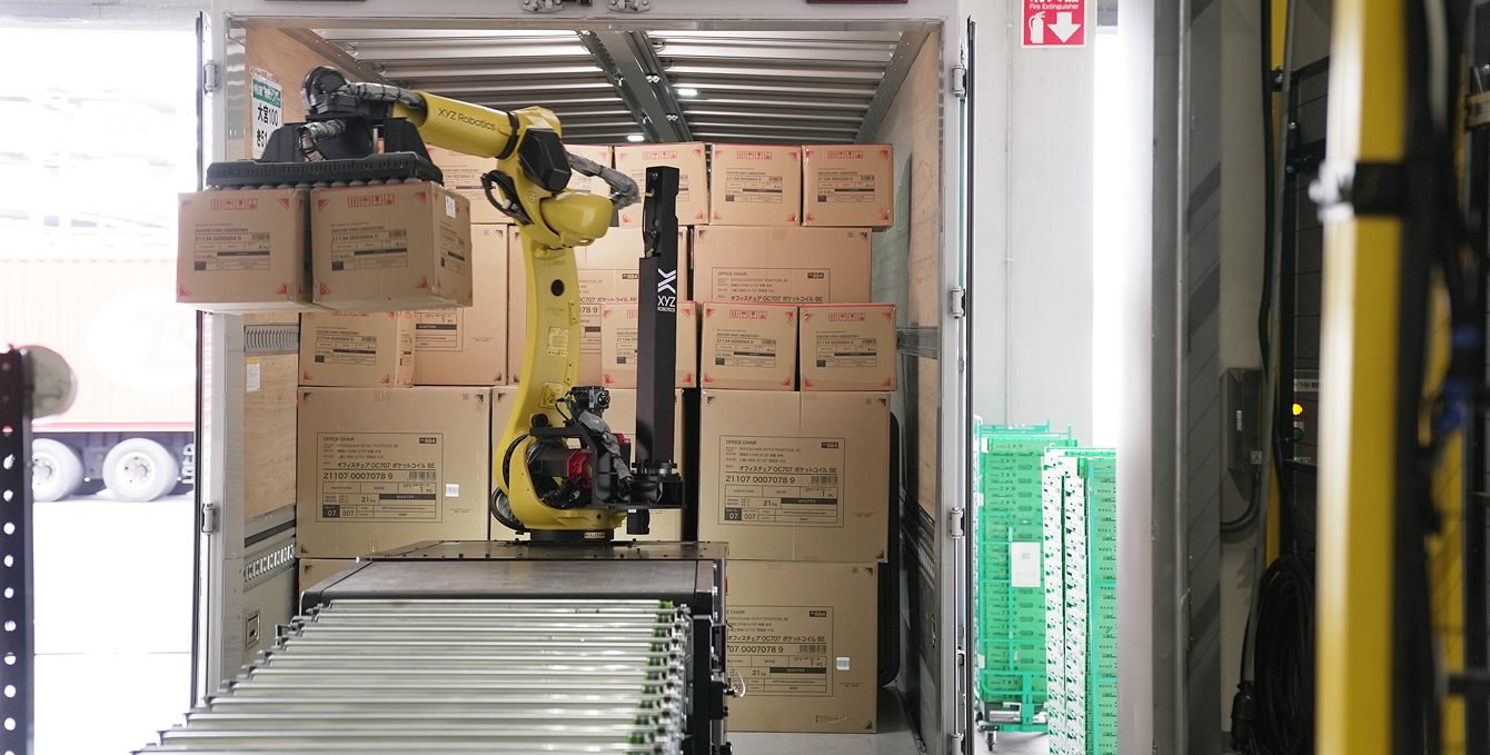 RockyOne Mobile Manipulation Robot automates container unloading for NITORI
