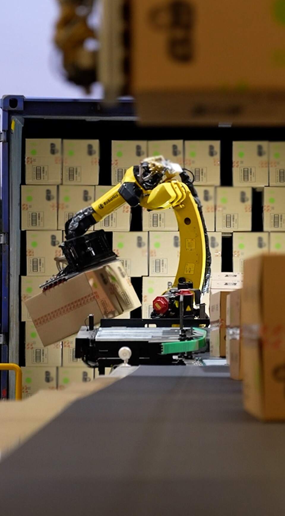Solución robótica de carga de camiones con robots Rocky para automatización de outbound