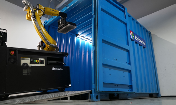 RockyOne se mueve libremente en el almacén para automatización flexible