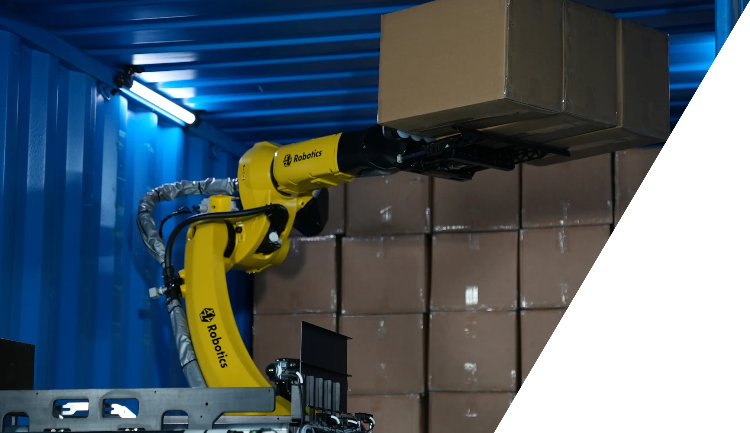 RockyOne maneja cajas grandes y pesadas en entornos de almacén exigentes