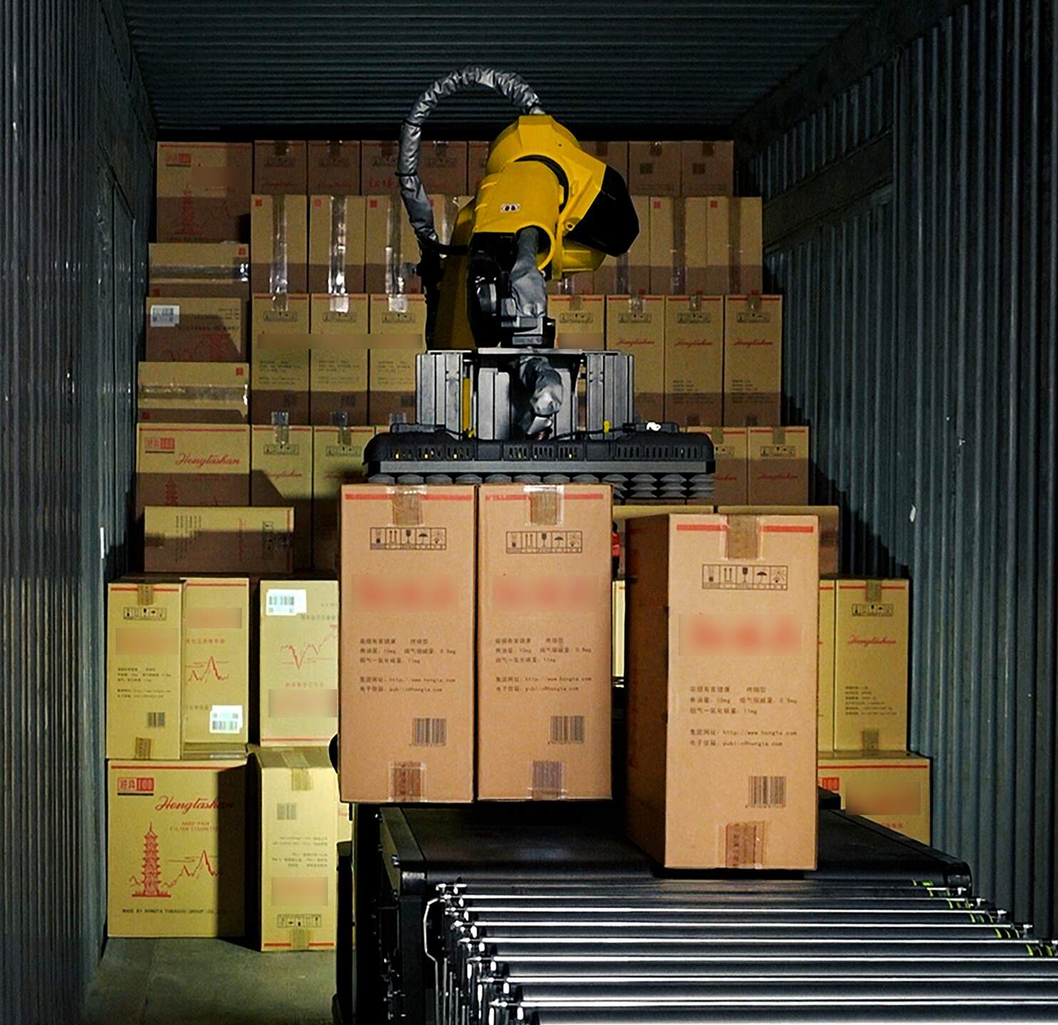 Los robots RockyOne y RockyLight manejan múltiples cartones para una automatización rápida de descarga de camiones.