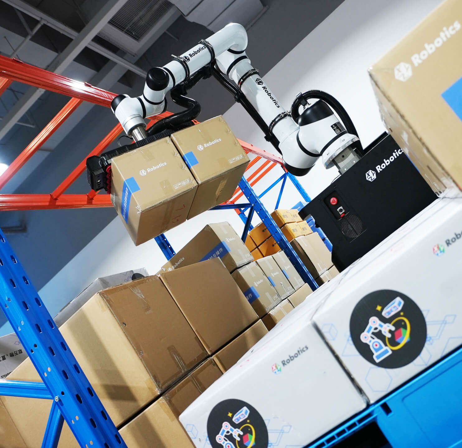 RockyLight automatiza la recogida de cajas sin necesidad de modificar estanterías