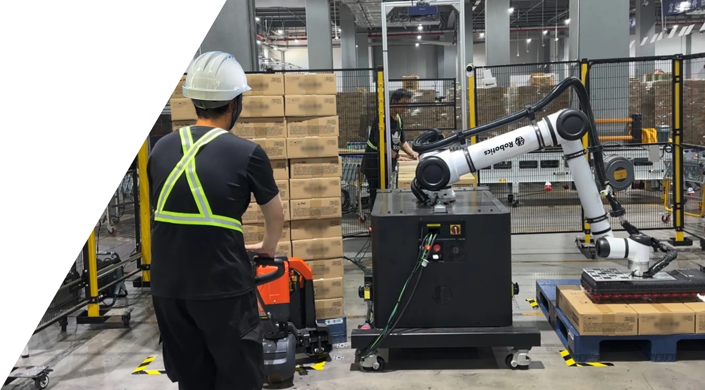 Il controllo di velocità adattivo di RockyLight garantisce operazioni sicure e continue nei magazzini