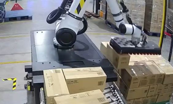 RockyLight preleva casse multiple per automazione efficiente nei magazzini